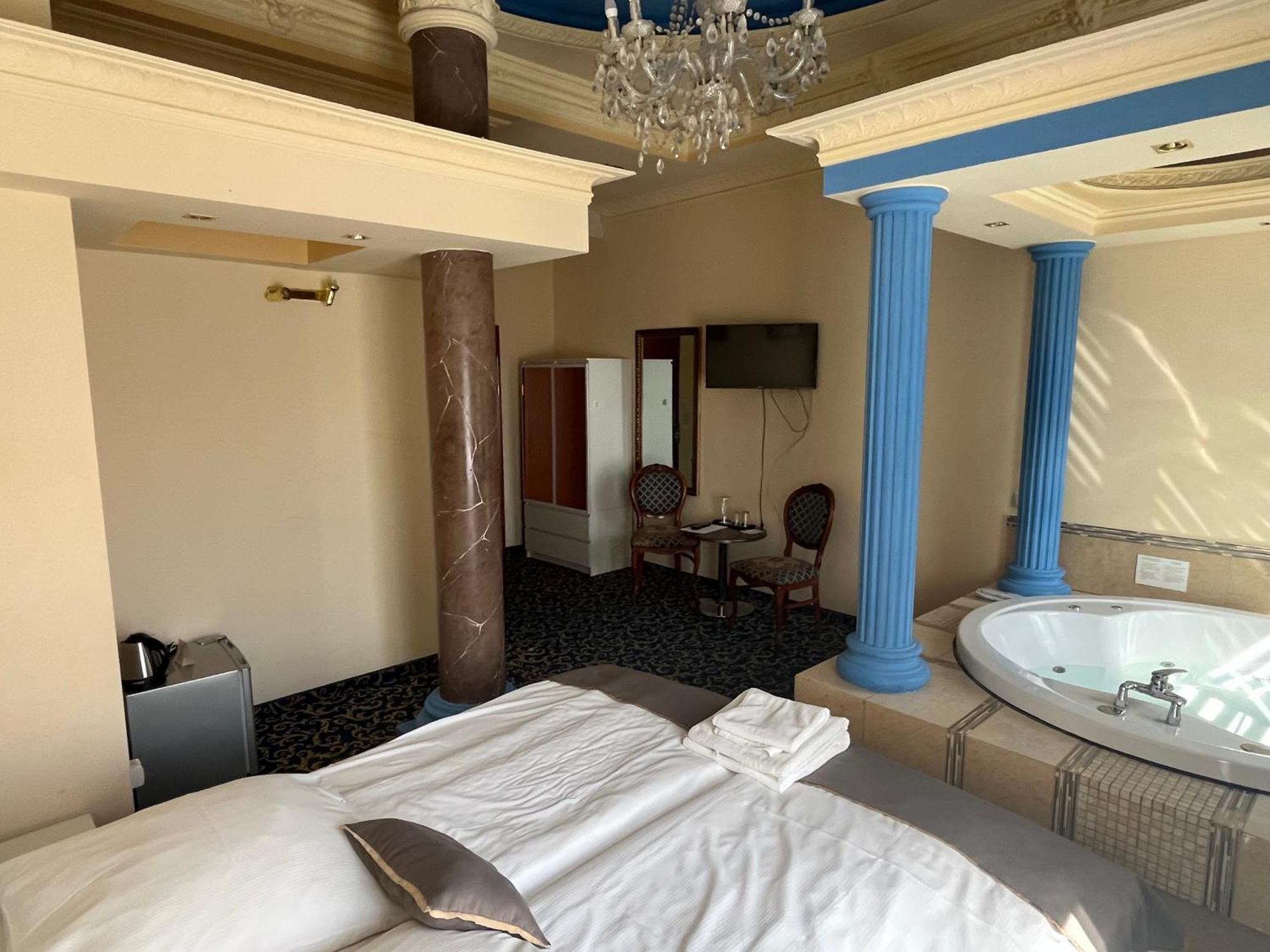 Hotel Venecia Palace Michałowice Eksteriør billede