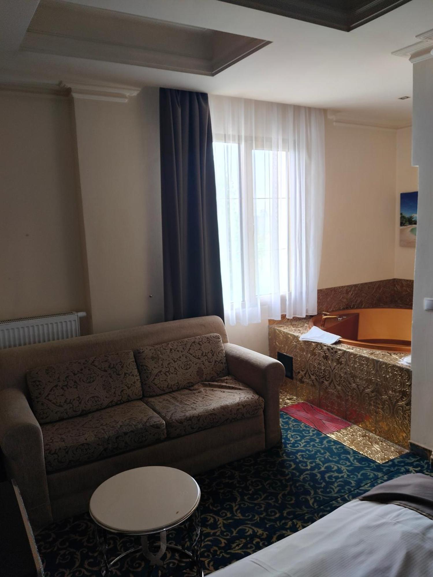 Hotel Venecia Palace Michałowice Eksteriør billede