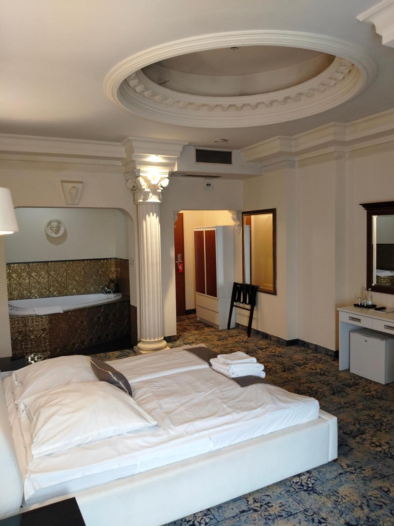 Hotel Venecia Palace Michałowice Eksteriør billede